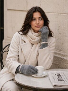 Hannah Rose 100% Cashmere Gloves in Charcoal with Heather Grey Accent.